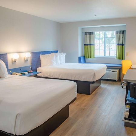 Microtel Inn & Suites By Wyndham Kingsland Naval Base I-95 מראה חיצוני תמונה