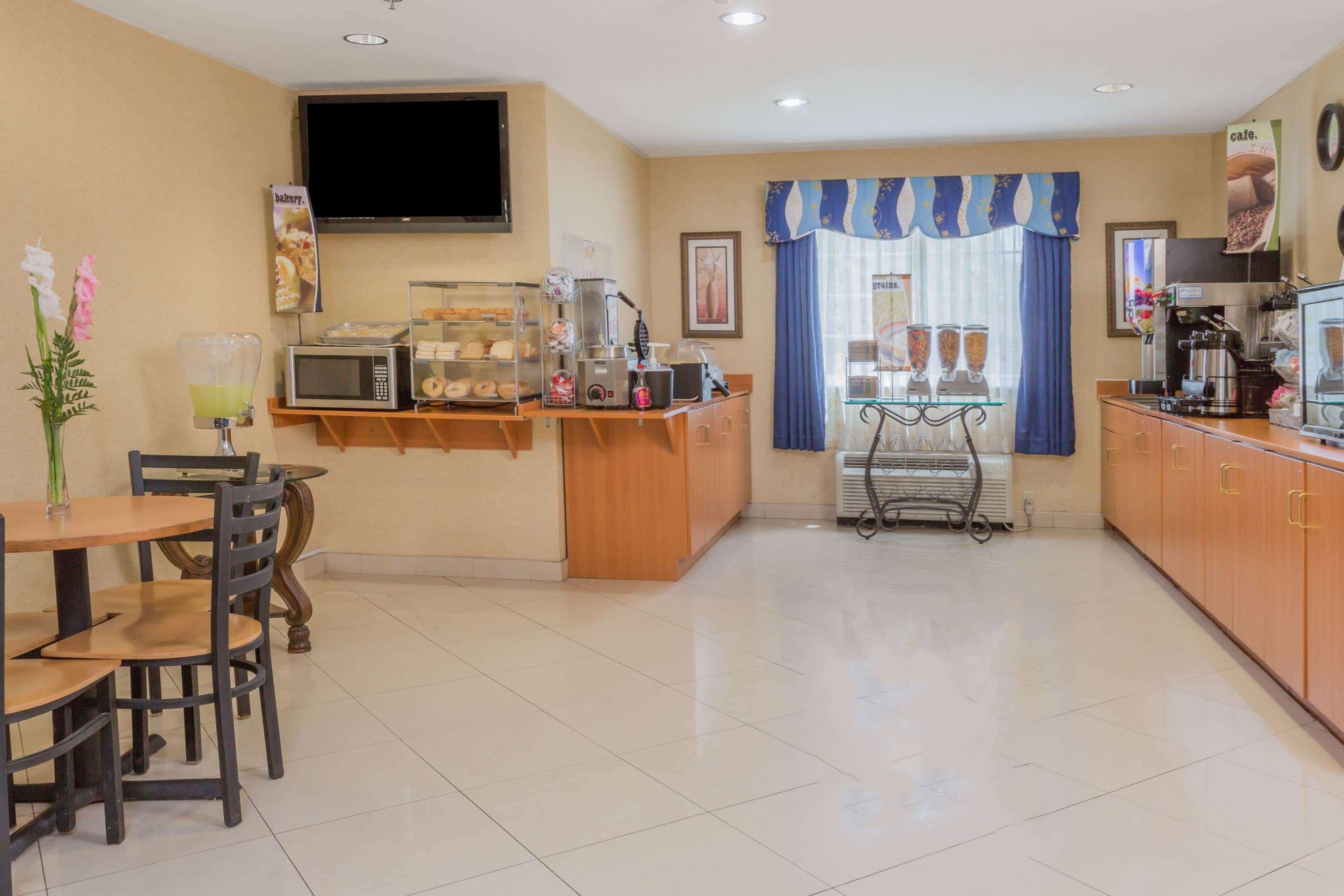 Microtel Inn & Suites By Wyndham Kingsland Naval Base I-95 מראה חיצוני תמונה