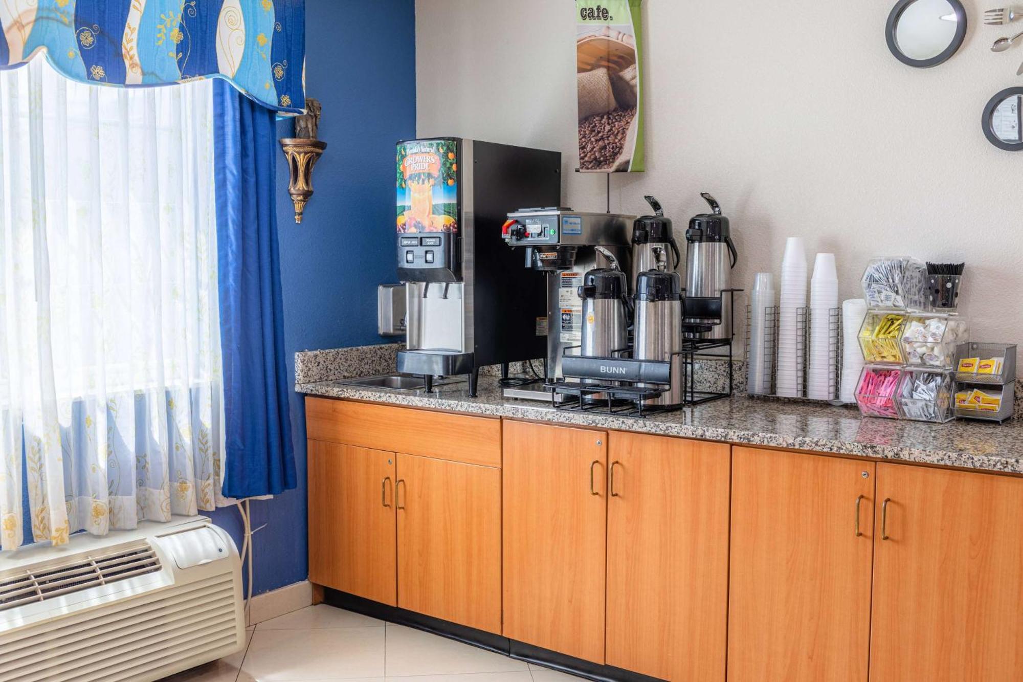 Microtel Inn & Suites By Wyndham Kingsland Naval Base I-95 מראה חיצוני תמונה