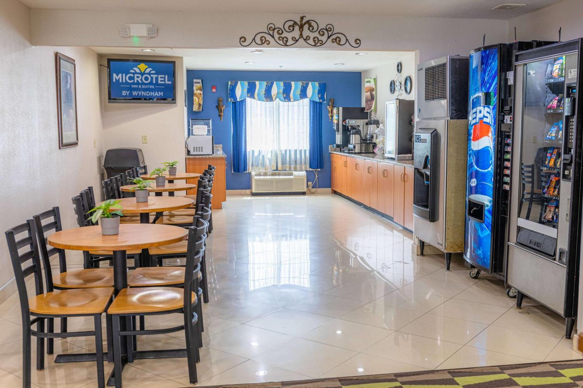 Microtel Inn & Suites By Wyndham Kingsland Naval Base I-95 מראה חיצוני תמונה